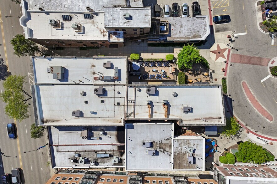 More Photos Of 545-547 N Milwaukee Ave, Libertyville General Retail For Sale