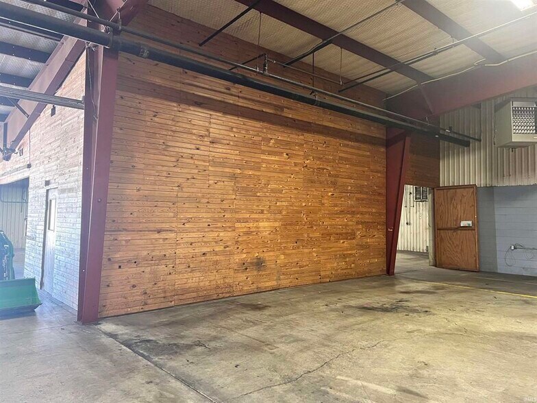 More Photos Of 1015 W 9th St, Mount Carmel Warehouse For Sale