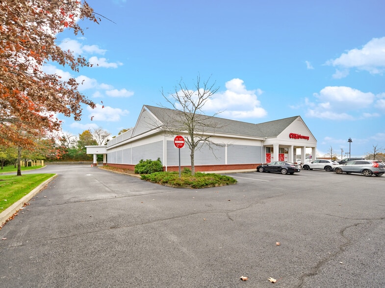 More Photos Of 500 Main Rd, Tiverton Drugstore For Sale
