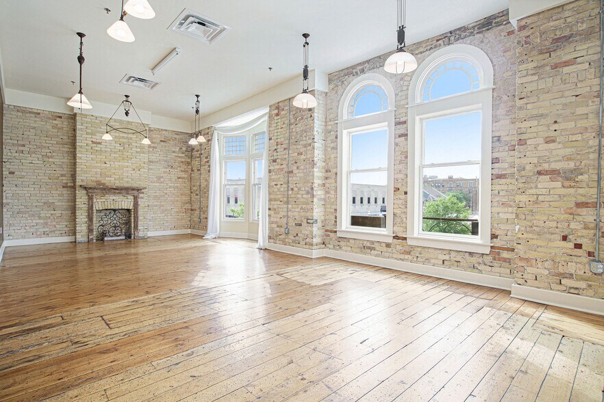 More Photos Of 356 W Western Ave, Muskegon Storefront For Sale