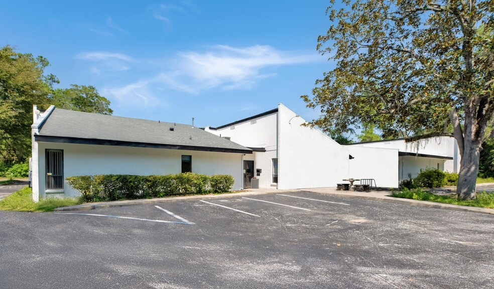 More Photos Of 1731 NW 6th St, Gainesville Office For Lease