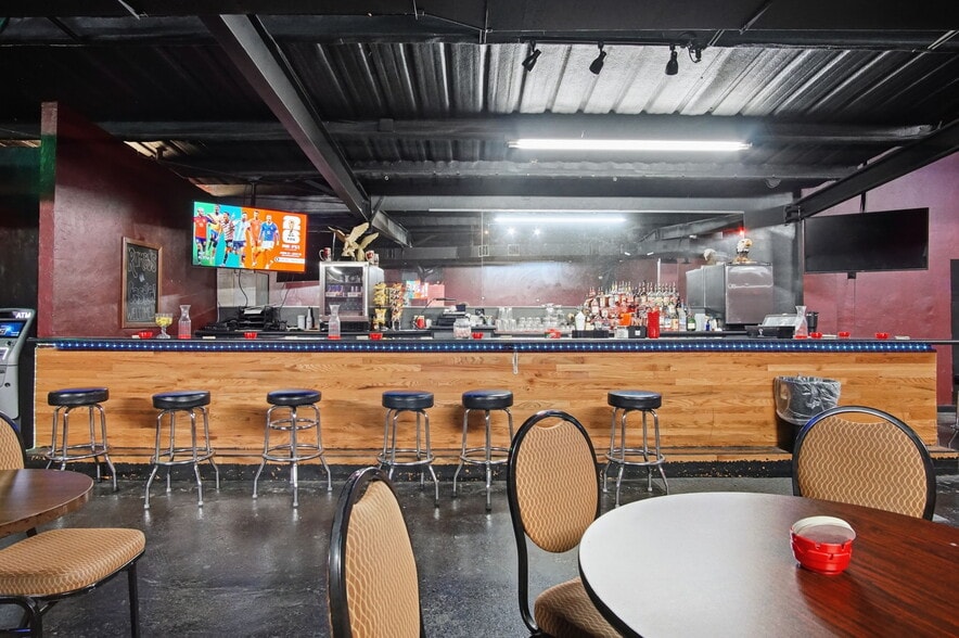 More Photos Of 1900 SE 59th Dr, Oklahoma City Bar For Sale