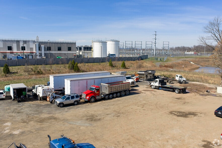 More Photos Of 25119-25137 Arcola Mills Dr, Sterling Land For Lease