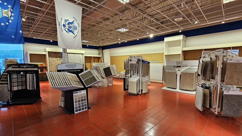 More Photos Of 421 Three Rivers Dr, Kelso Freestanding For Lease