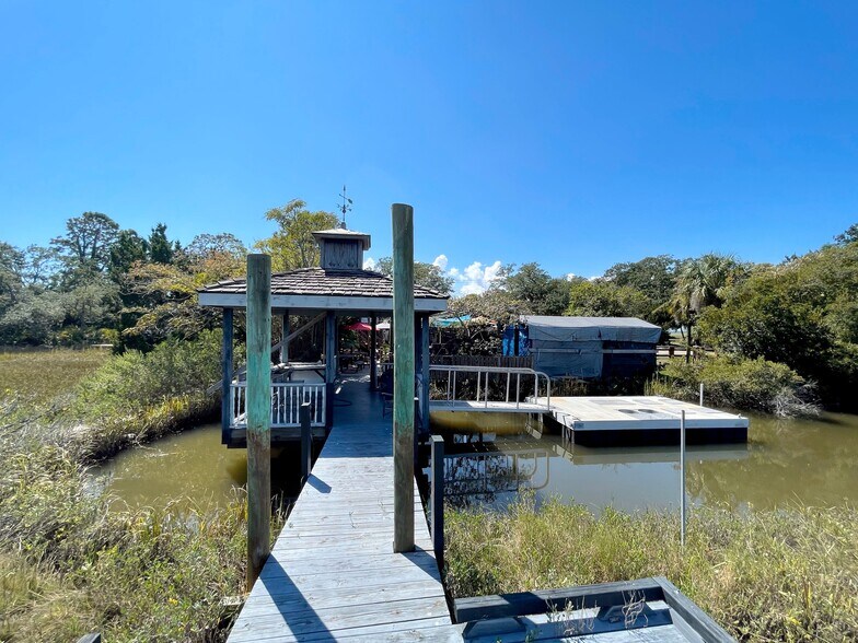 More Photos Of 2111 Sea Island Pky, Saint Helena Island General Retail For Sale
