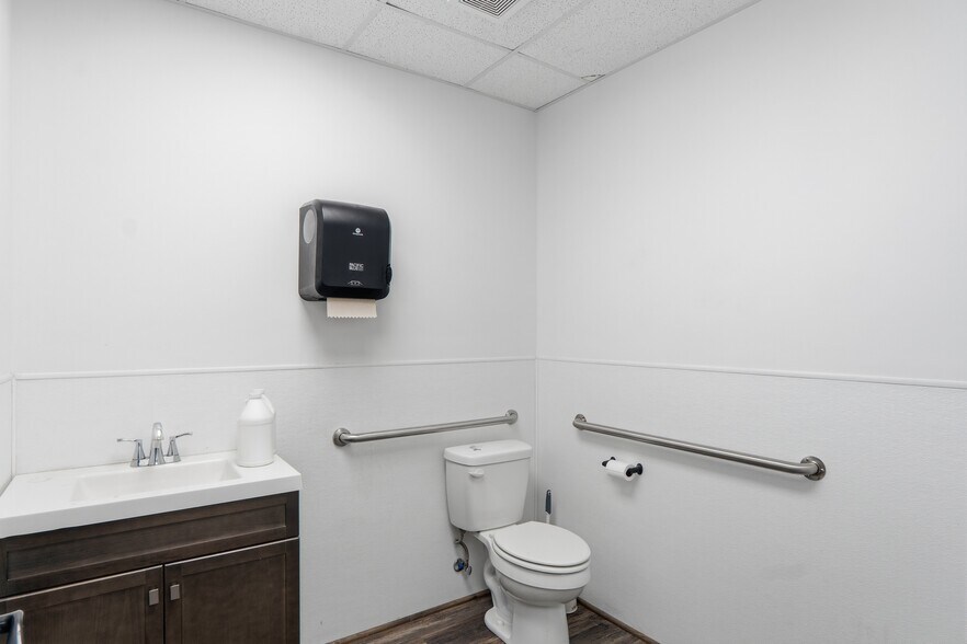 More Photos Of 10090 SW River Valley Rd, Augusta Warehouse For Lease