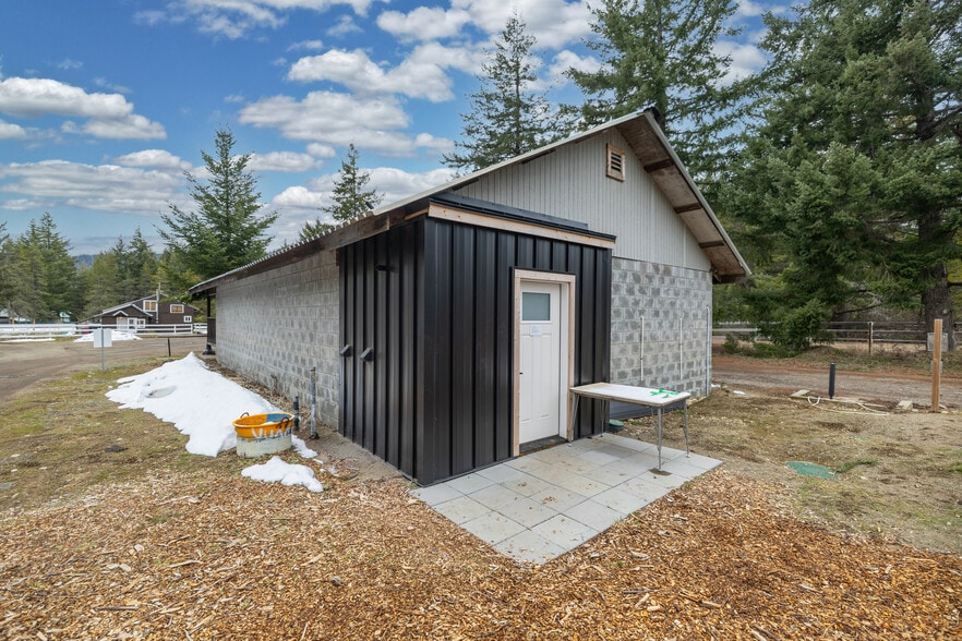 More Photos Of 180 Silver Ridge Ranch Rd, Easton Trailer Camper Park For Sale