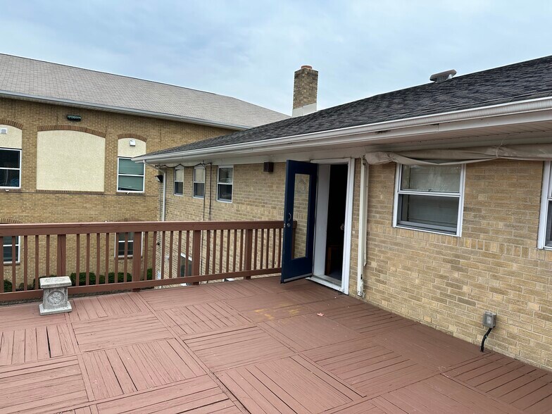 More Photos Of 37 W Haddon Ave, Oaklyn Sorority Fraternity House For Lease