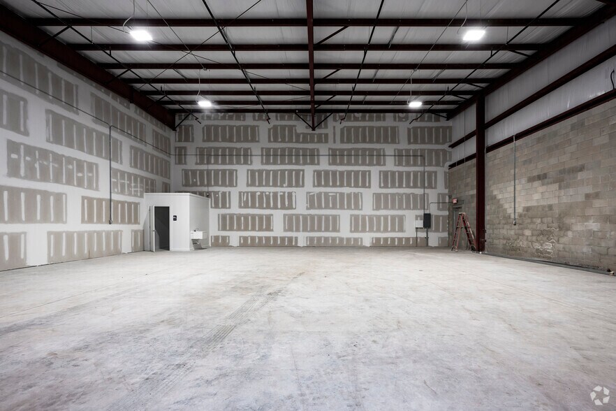 More Photos Of 452 Ninth St, Bunnell Light Distribution For Lease