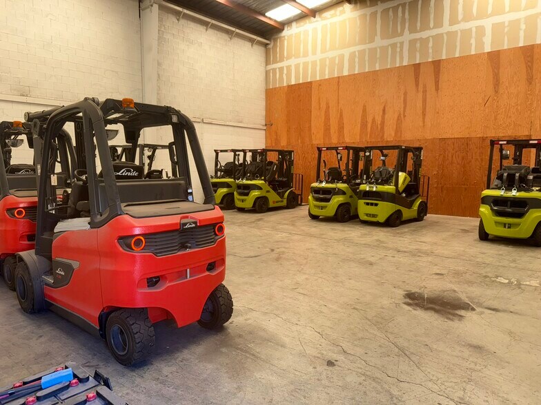 More Photos Of 1360-1366 Burton Ave, Salinas Warehouse For Sale