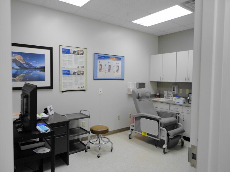 More Photos Of 6125 Greenbay Rd, Kenosha Medical For Sale