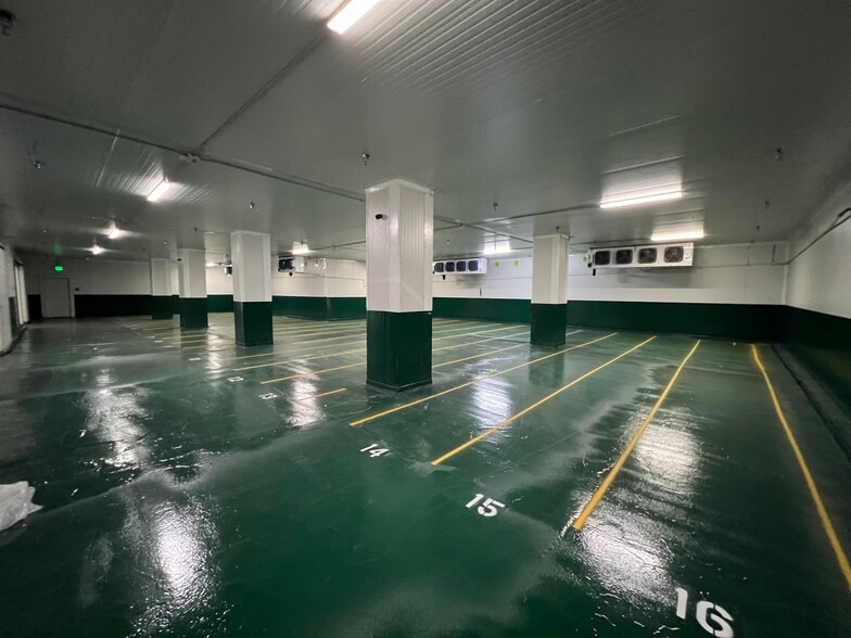 More Photos Of 1937-2035 E Vernon Ave, Vernon Refrigeration Cold Storage For Sale