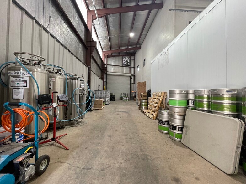 More Photos Of 4001 Navigation Blvd, Houston Warehouse For Sale