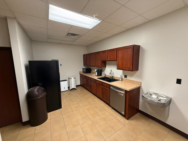 More Photos Of 1798 Holloway Dr, Holt Showroom For Lease