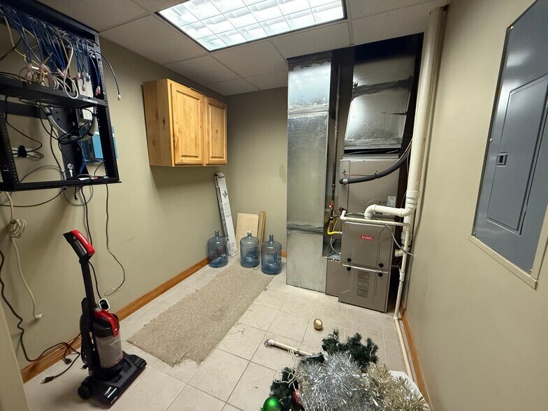 More Photos Of 833 N 900 W, Orem Office For Lease