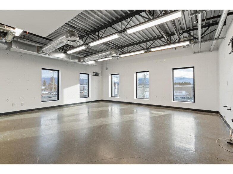 More Photos Of 45949 Rowat Av, Chilliwack Auto Repair For Sale