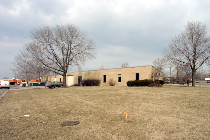 More Photos Of 2420-2424 Hamilton Rd, Arlington Heights Warehouse For Sale