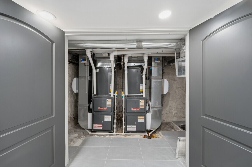 More Photos Of 619 W Randolph St, Chicago Restaurant For Sale