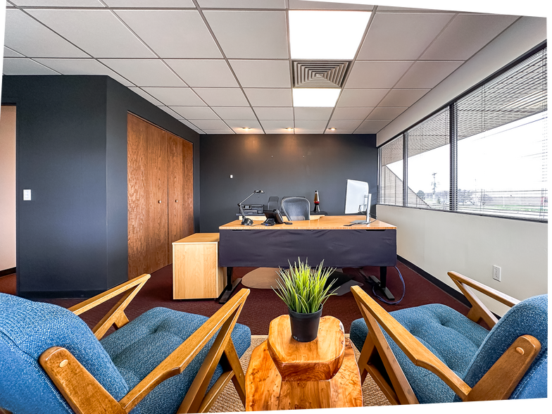 More Photos Of 8902 Airport Dr, Fort Wayne Office For Lease
