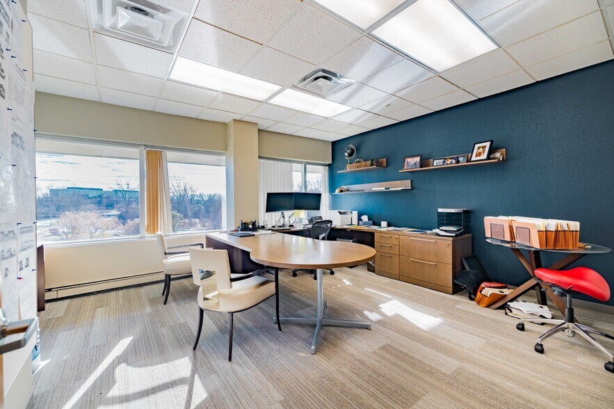 More Photos Of 25925 Telegraph Rd, Southfield Office For Lease