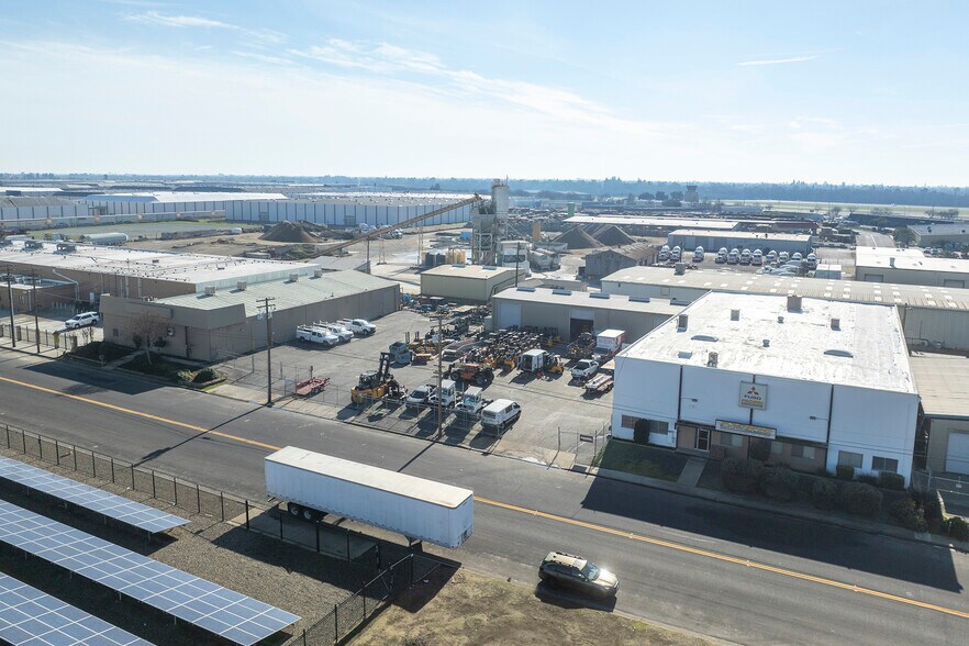 More Photos Of 2242-2272 Hoover Ave, Modesto Warehouse For Sale