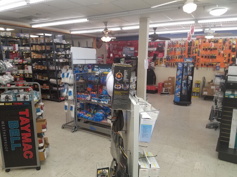 More Photos Of 254 N Broadway, Salem Storefront Retail Office For Sale