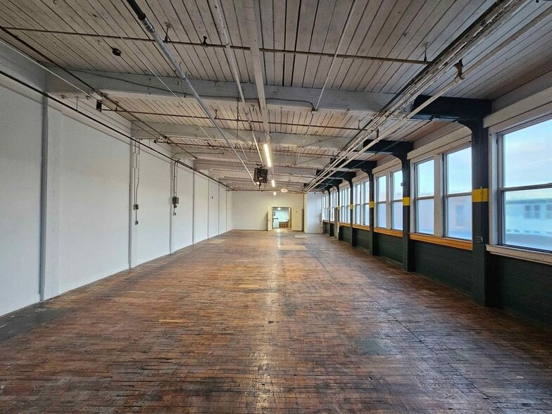 More Photos Of 100 Business St, Hyde Park Unknown For Lease
