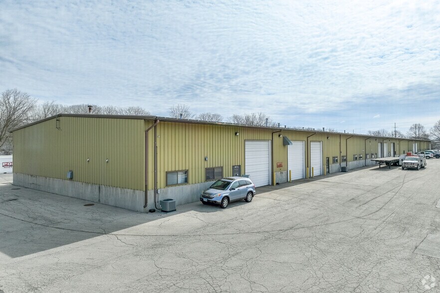 More Photos Of 11414 Smith Dr, Huntley Warehouse For Lease