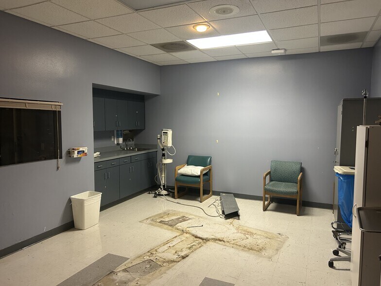 More Photos Of 6905 Old Wolf Bay Rd, Palatka Medical For Sale