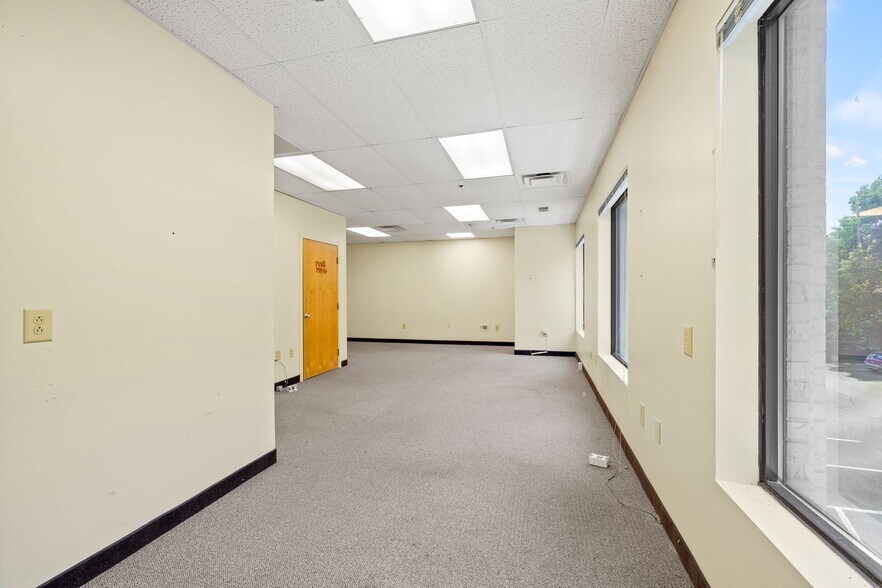 More Photos Of 1637 Mineral Spring Ave, North Providence Medical For Lease