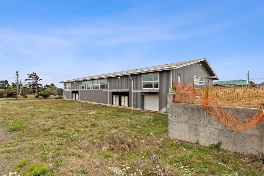 More Photos Of 1025 NW Grove st, Newport Industrial For Sale
