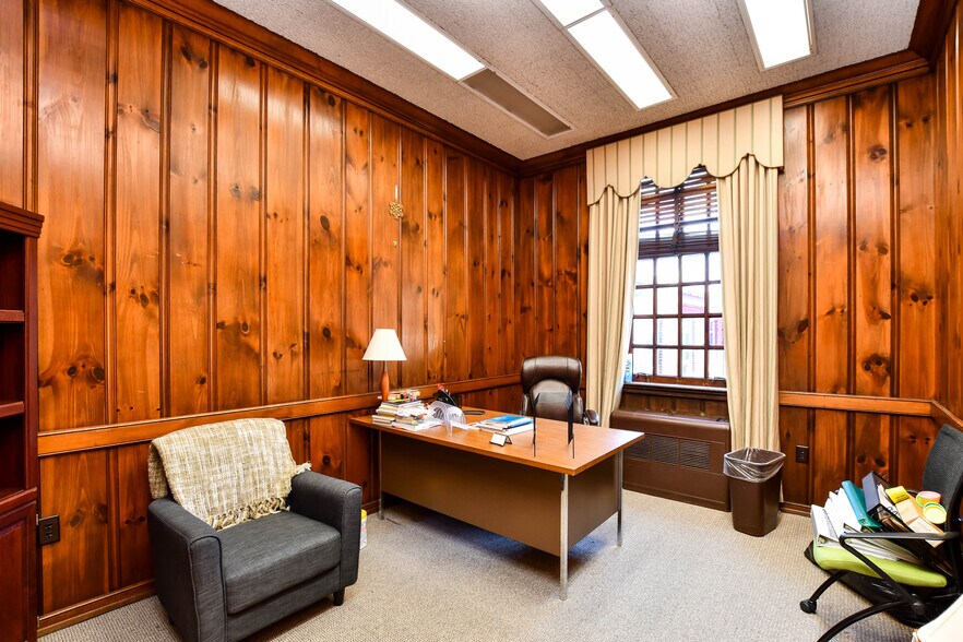 More Photos Of 429 N Main St, Greenville Office Residential For Sale