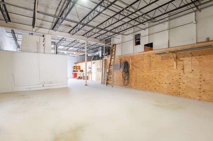 More Photos Of 610 NE 29th St, Pompano Beach Warehouse For Lease