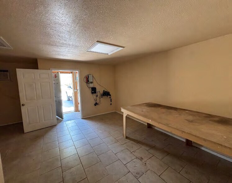 More Photos Of 422 S 40th St, Springdale Unknown For Lease