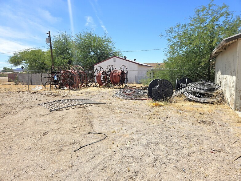 More Photos Of 10135 S Barrackman Rd, Mohave Valley Light Distribution For Lease