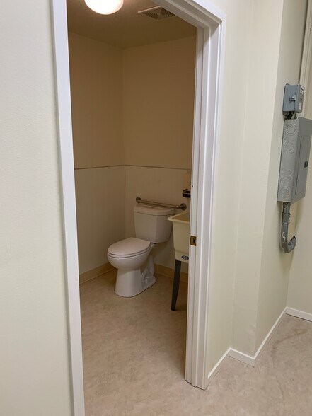 More Photos Of 320 Tesconi Cir, Santa Rosa Flex For Lease