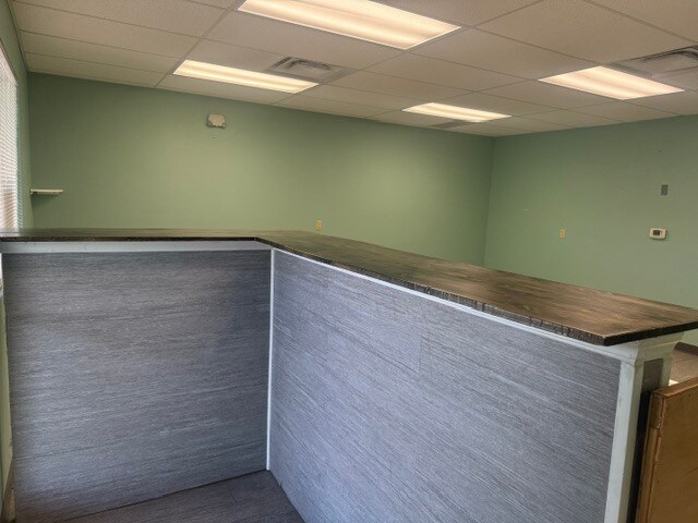 More Photos Of 10141 Coors Blvd NW, Albuquerque Veterinarian Kennel For Lease