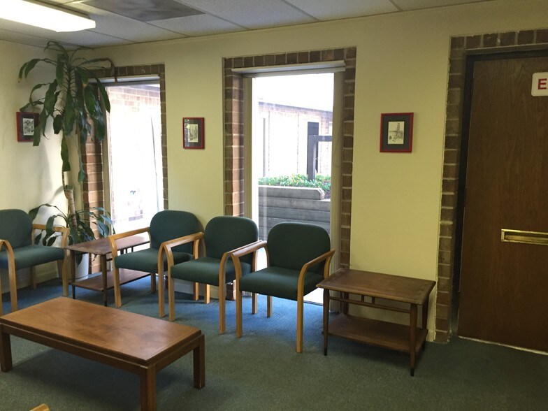 More Photos Of 6116 Rolling Rd, Springfield Medical For Sale