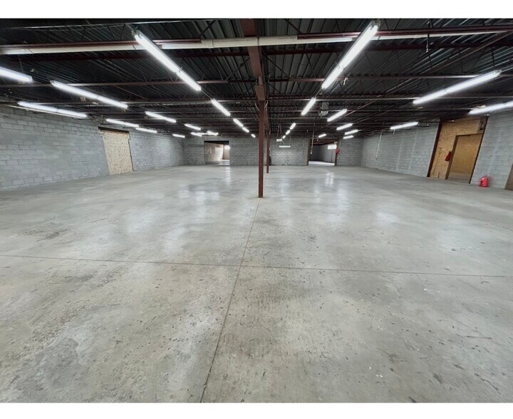 More Photos Of 115 Centennial Rd, Shelburne Warehouse For Lease