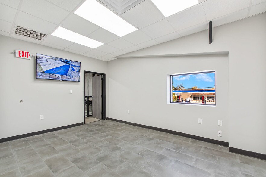 More Photos Of 4018 Ocee St, Houston Manufacturing For Lease