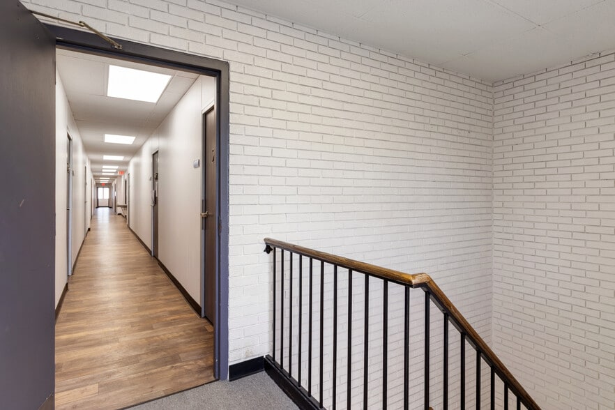More Photos Of 20411 W 12 Mile Rd, Southfield Office For Sale