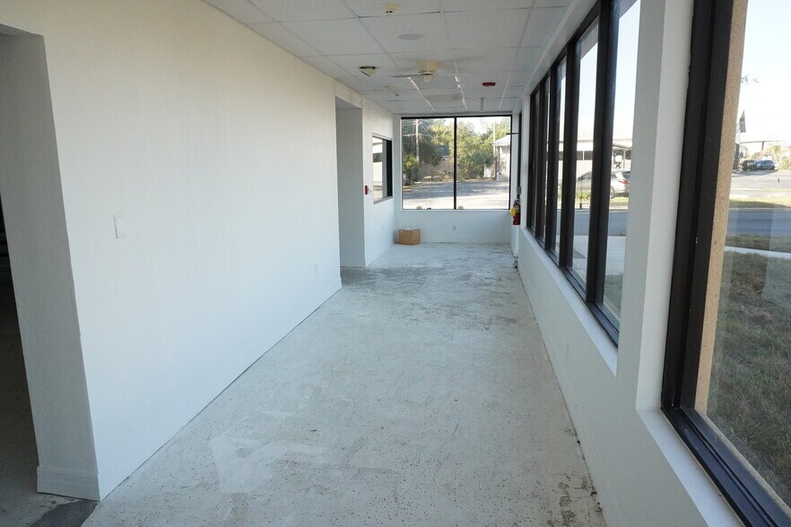 More Photos Of 1598 Havendale Blvd NW, Winter Haven General Retail For Lease