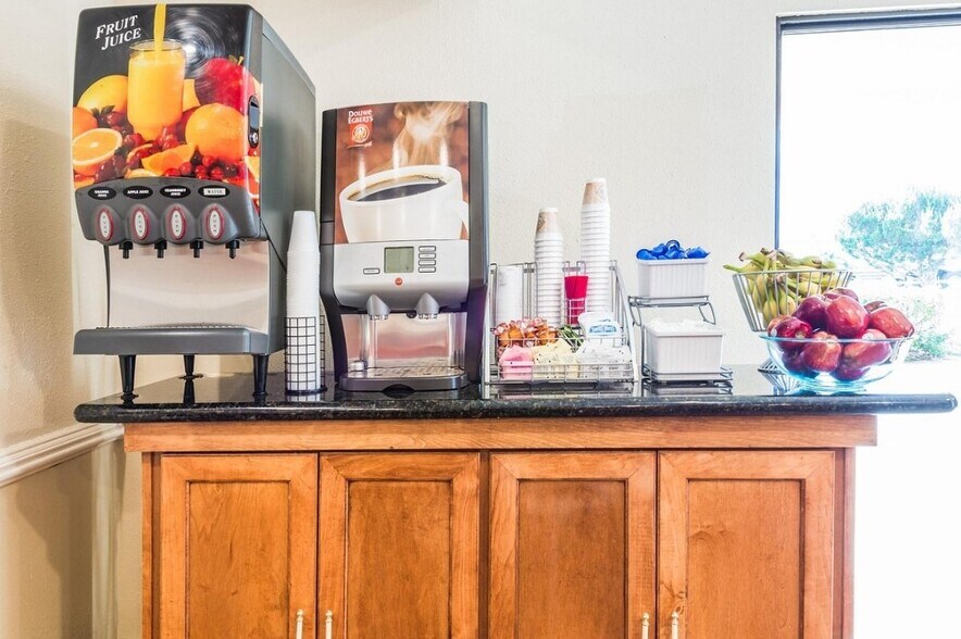 More Photos Of 2912 Mabry Dr, Clovis Hotel For Sale