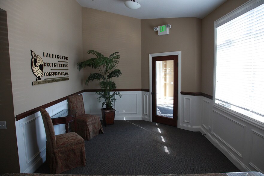 More Photos Of 700-730 Fox Glen Ct, Fox River Grove Medical For Lease