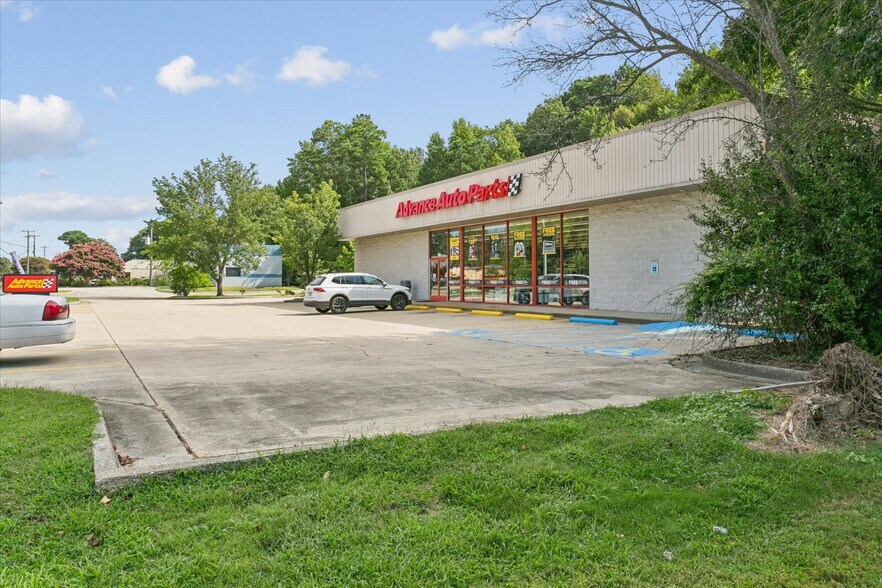 More Photos Of 398 Wythe Creek Rd, Poquoson Auto Repair For Sale