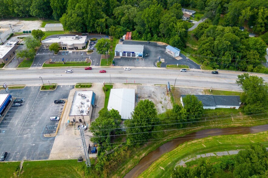 More Photos Of 203 Hillcrest Dr, Laurens Storefront Retail Office For Lease