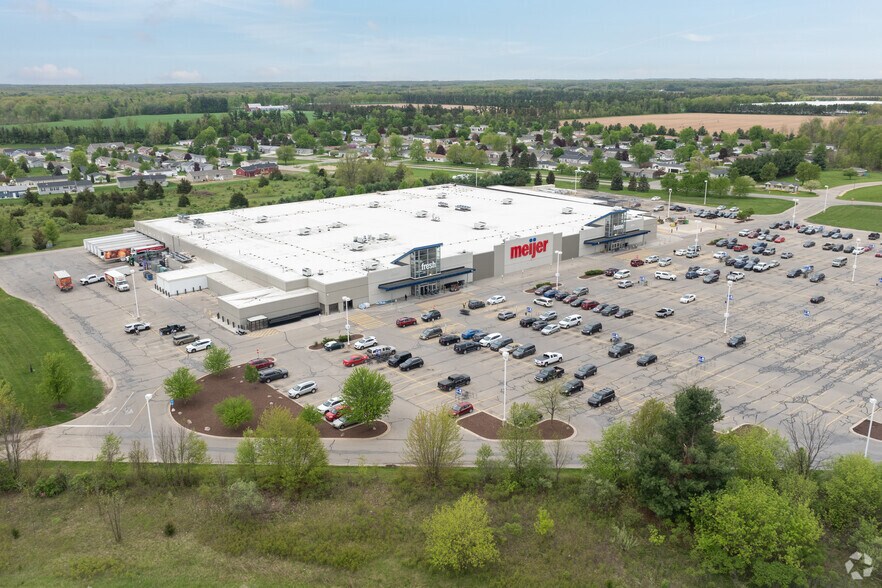 More Photos Of 3700 17 Mile Rd NE, Cedar Springs Supermarket For Lease