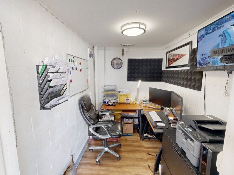 More Photos Of 7340 Calumet Ave, Hammond Auto Dealership For Sale