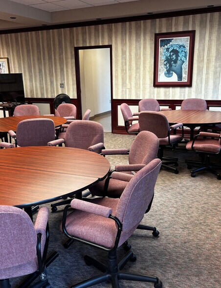 More Photos Of 141 Dundas St, London Office For Sale