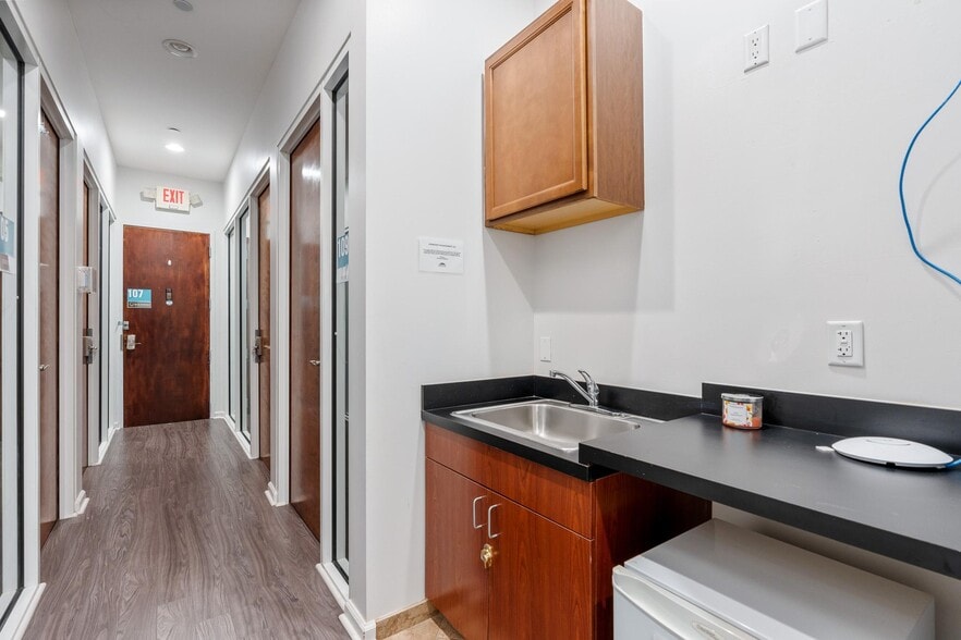 More Photos Of 8865 Commodity Cir, Orlando Office For Sale